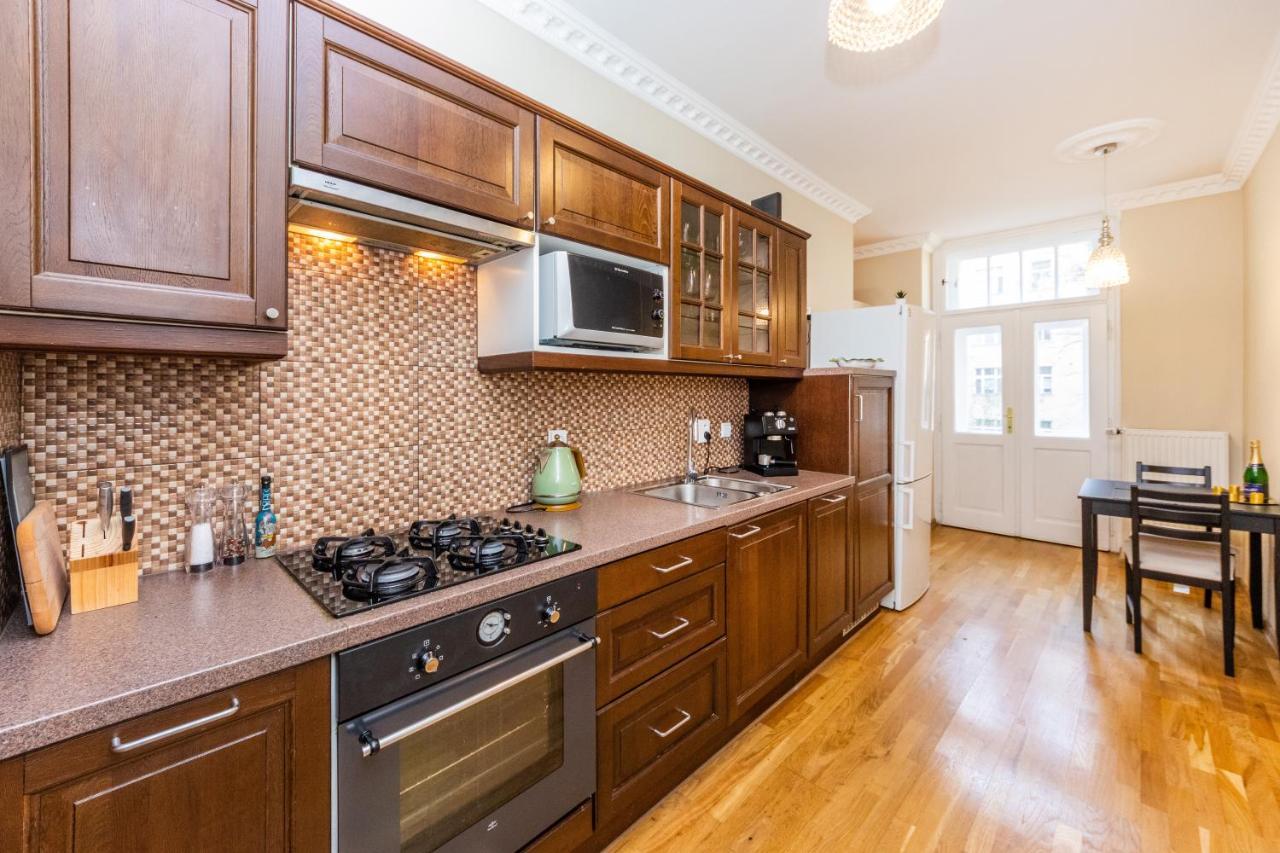 Prostorny Tripokojovy Apartman U Nabrezi Vltavy Apartment Prague Luaran gambar