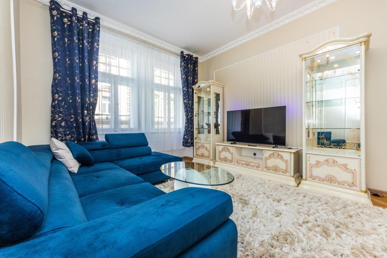 Prostorny Tripokojovy Apartman U Nabrezi Vltavy Apartment Prague Luaran gambar