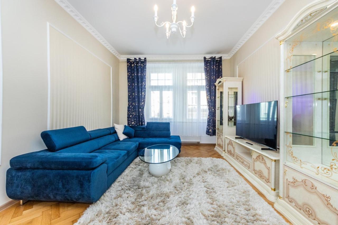 Prostorny Tripokojovy Apartman U Nabrezi Vltavy Apartment Prague Luaran gambar