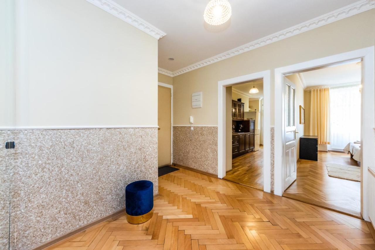 Prostorny Tripokojovy Apartman U Nabrezi Vltavy Apartment Prague Luaran gambar